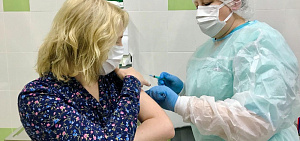В Ярославле добровольцев повторно вакцинируют от коронавируса