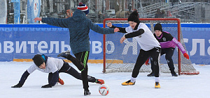 Ярославские парни настолько суровы, что играют в футбол на льду
