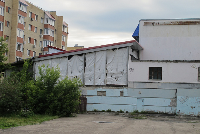 Ярославль кировский. Недострой в центре Ярославля. Недострой парламент Ярославль. Недостроенные дома по улице Попова Ярославль. Недостроенное здание на трассе Вологда - Ярославль.