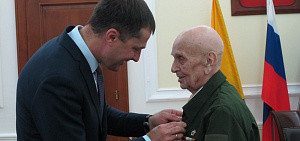 Мэр Ярославля вручил медали ветеранам
