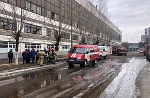 На моторном заводе в Ярославле повалил густой черный дым