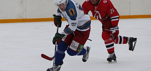 Впервые в истории Ярославля на Советской площади состоялся турнир по хоккею среди любительских команд