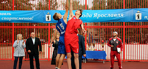 За ярославской школой №27 открылась спортивная площадка