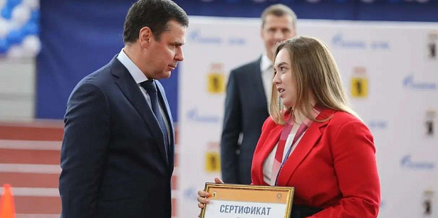 Губернатор Ярославской области вручил сертификаты на квартиры Анастасии Галашиной и ее тренеру