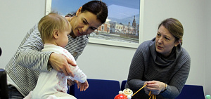 Ярославских дефектологов учат работать с больными малышами
