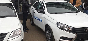 Двум ярославским больницам подарили новые автомобили для терапевтов