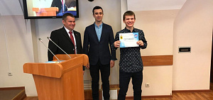 Ярославский депутат подарил выпускникам сертификаты на подготовку к ЕГЭ